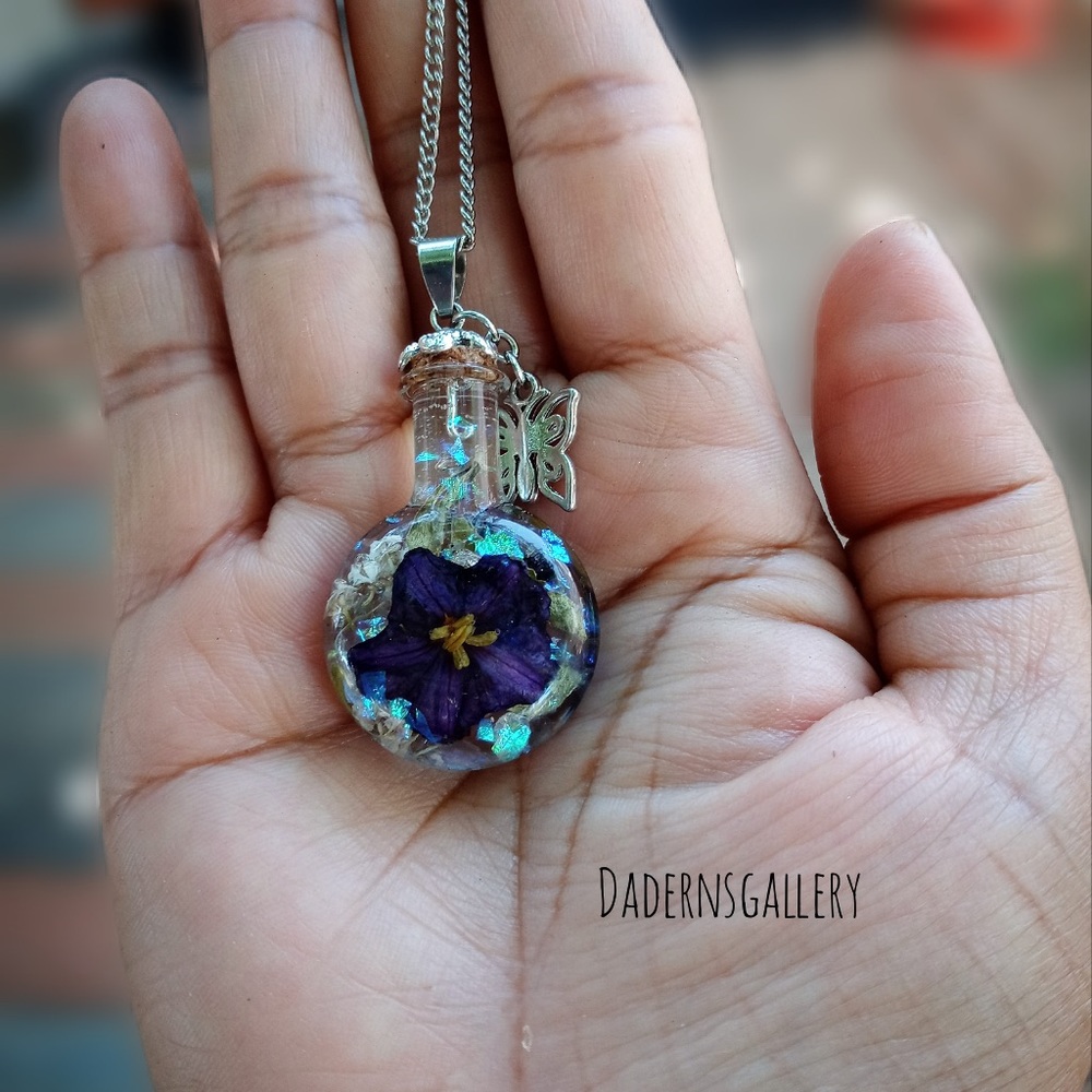Not for sale‼️Handmade terrarium necklace dried flower capsuled in a bottle - Picture 10 of 11